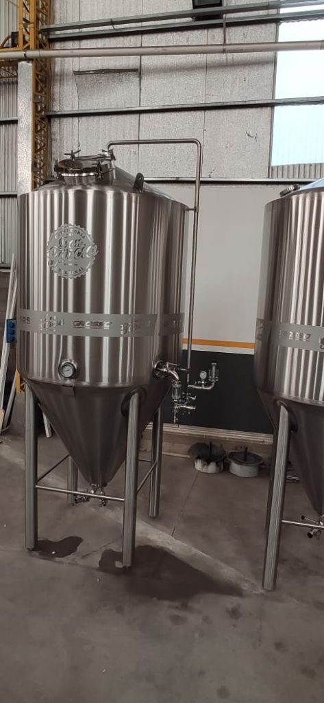 Unitank beer fermenter with carbonator, isobaric (2)